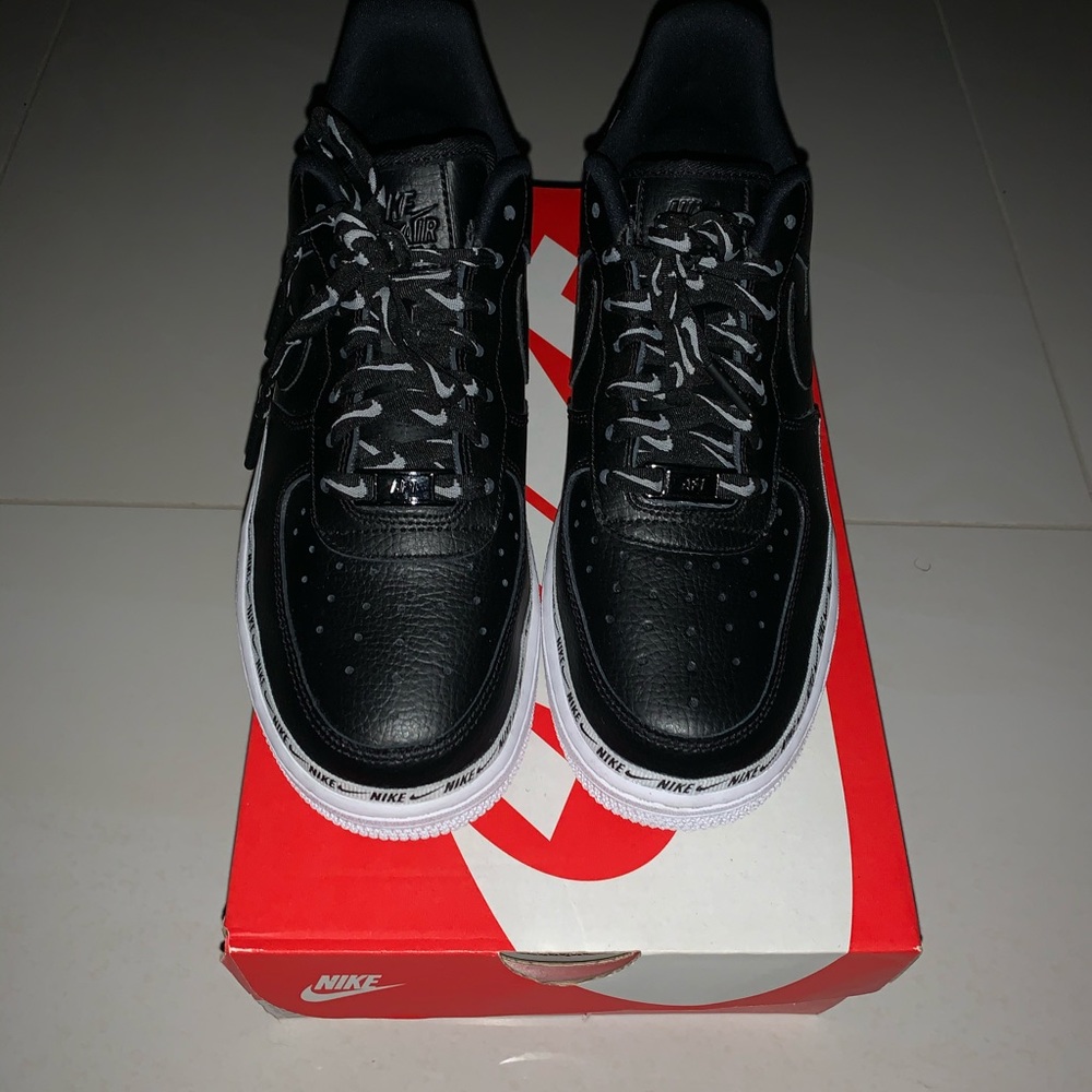 NIKE AIR FORCE 1s - Picture 2 of 3